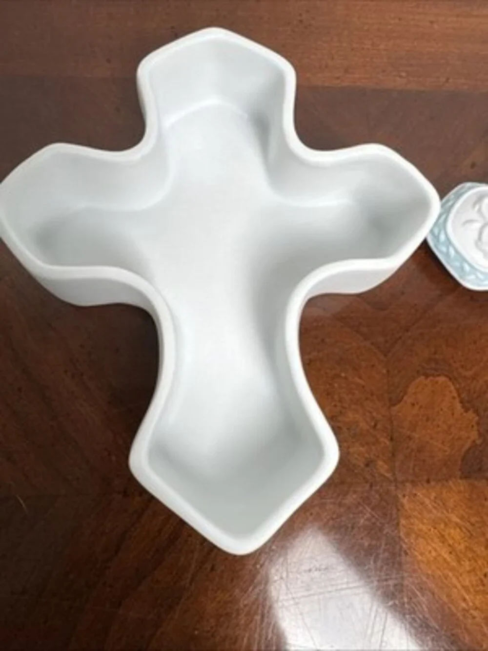 Avon Porcelain Cross Keepsake Trinket Jewelry Box 2002 New